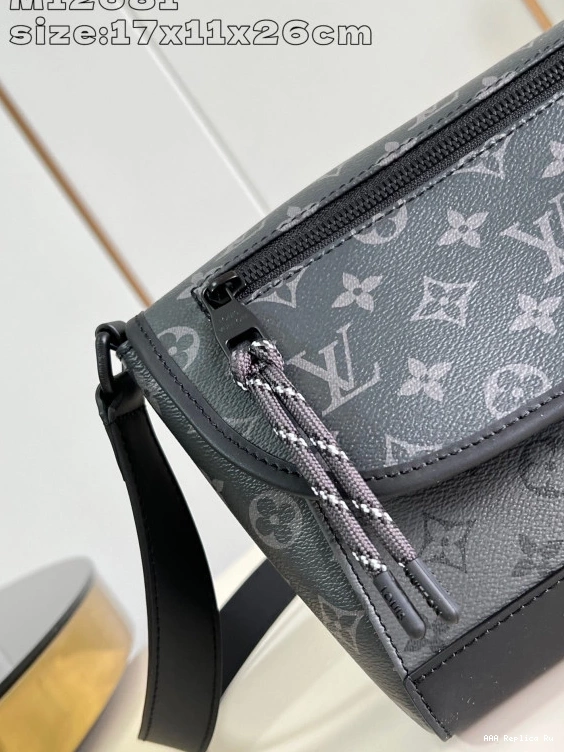 AAA Replica Ru Vuitton Pulse Louis Messenger 0714
